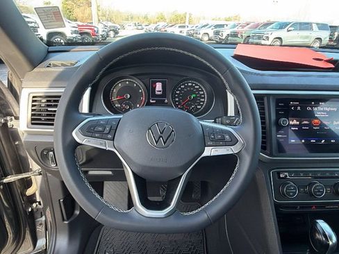 Used 2021 Volkswagen Atlas Cross Sport SE image 22