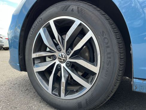 Used 2025 Volkswagen Jetta SE image 30