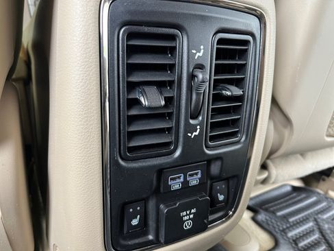 Used 2017 Jeep Grand Cherokee Overland AWD/4WD image 30