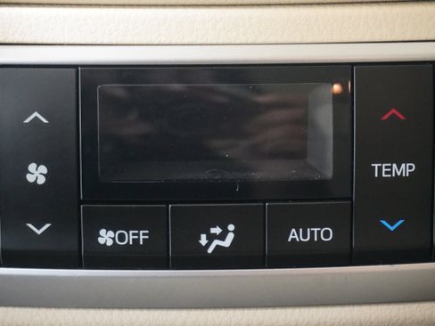 Used 2014 Toyota Highlander XLE FWD image 15