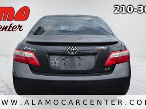 Used 2009 Toyota Camry LE FWD image 4