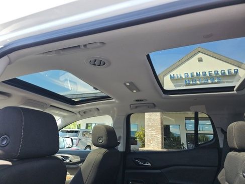 Used 2023 GMC Acadia SLE image 46