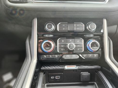 Used 2024 GMC Yukon Denali w/ Advanced Technology Package image 25