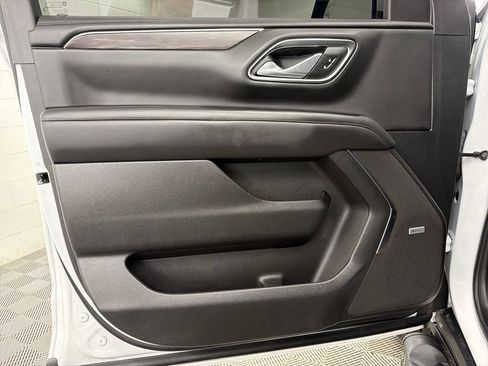 Used 2024 Chevrolet Tahoe Z71 w/ Luxury Package AWD/4WD image 18