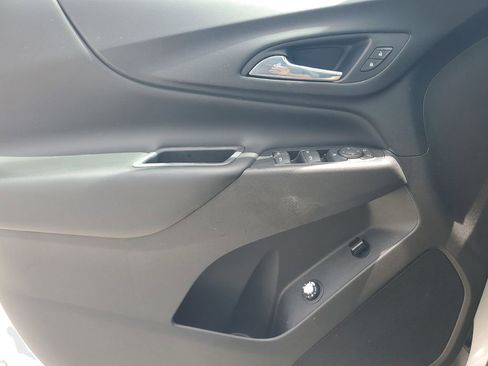 Used 2018 Chevrolet Equinox LT FWD image 18