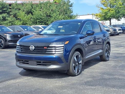 Used 2025 Nissan Kicks SR image 2