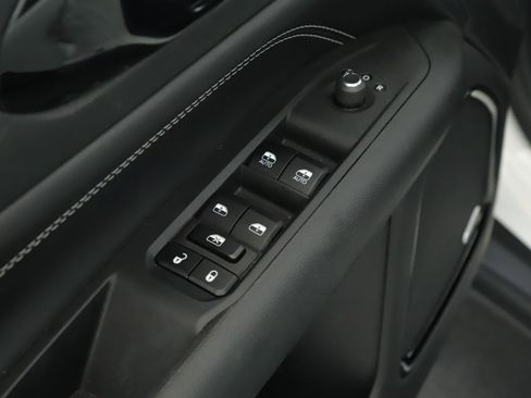 Used 2024 Jeep Compass Latitude w/ Sun and Sound Group image 7