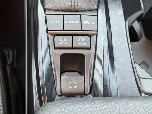 Used 2025 Toyota Camry SE FWD image 15