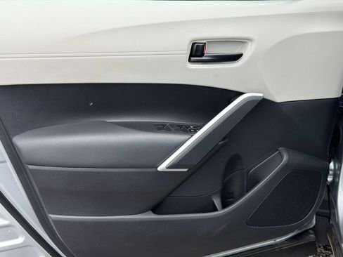 Used 2026 Toyota Corolla Cross L FWD image 12
