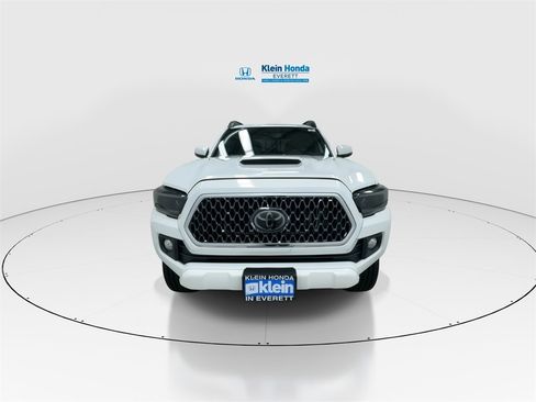 Used 2018 Toyota Tacoma TRD Sport image 5