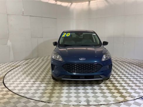 Used 2020 Ford Escape SE Sport image 3