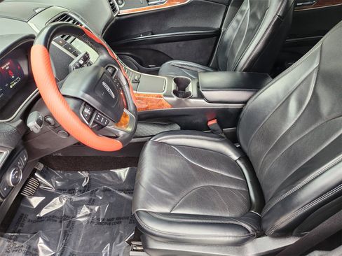 Used 2019 Lincoln Nautilus Reserve image 3