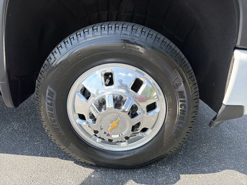 Used 2026 Chevrolet Silverado 3500 High Country w/ Technology Package AWD/4WD image 12