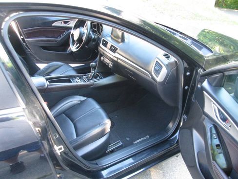 Used 2017 MAZDA MAZDA3 Touring FWD image 17