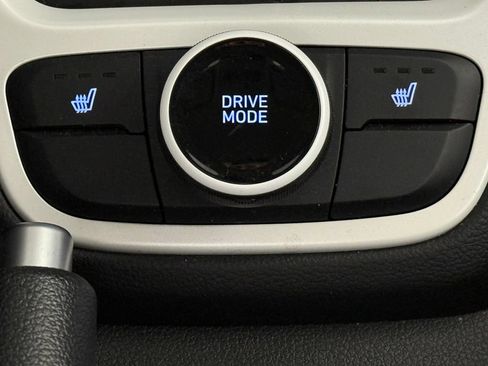 Certified 2025 Hyundai Venue Limited FWD image 39