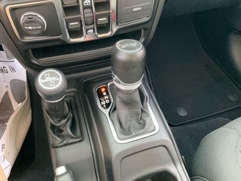 Used 2022 Jeep Wrangler Unlimited Sport image 11