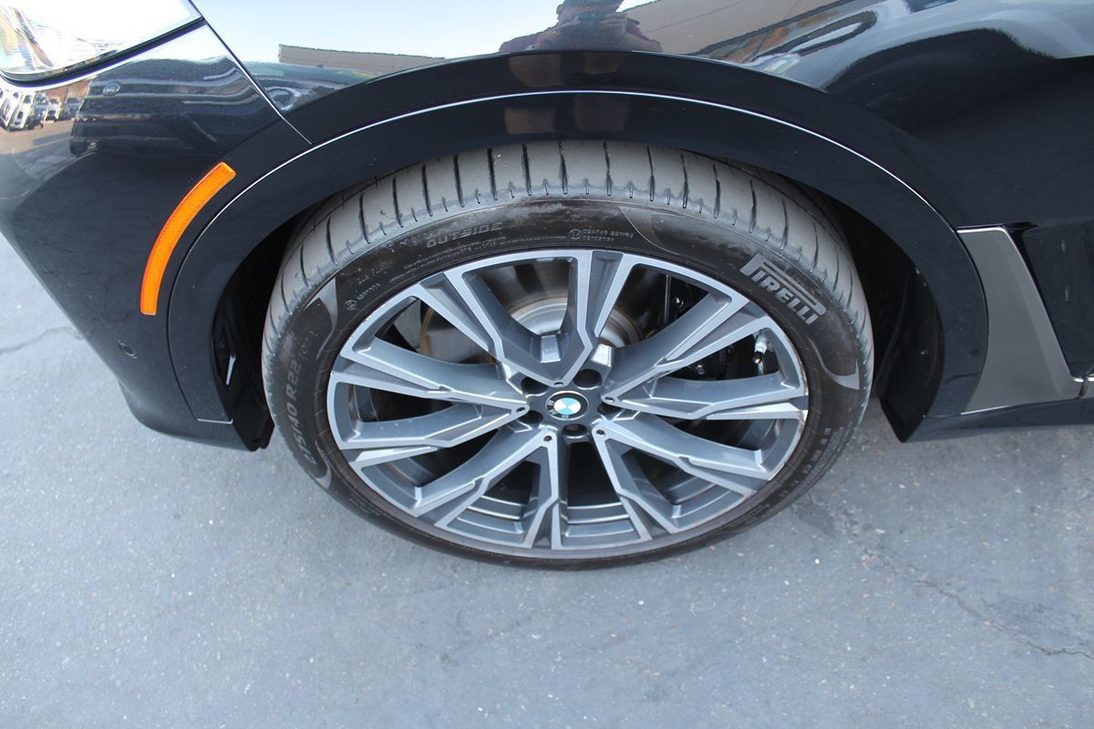 Used 2021 BMW X7 M50i w/ Dynamic Handling Package AWD/4WD image 11