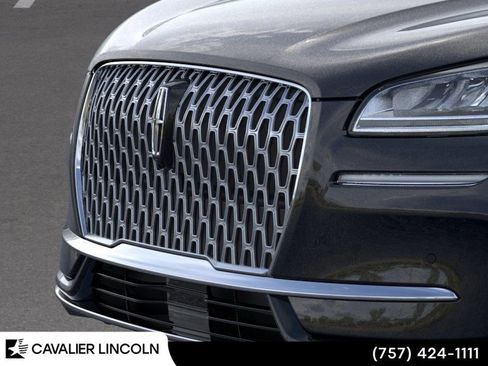 Used 2025 Lincoln Corsair Premiere w/ Equipment Group 101A image 17