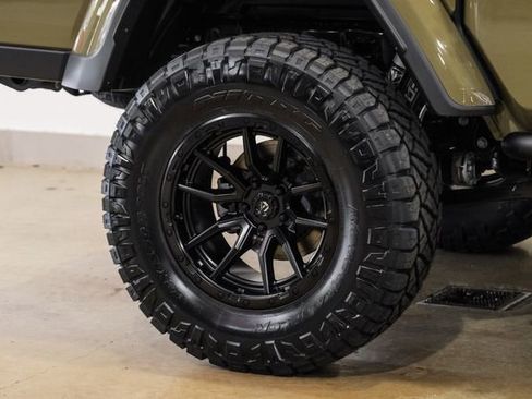 Used 2025 Jeep Gladiator Sport image 37