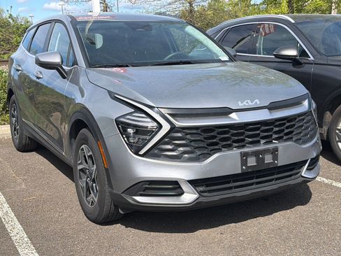 Used 2025 Kia Sportage LX image 2