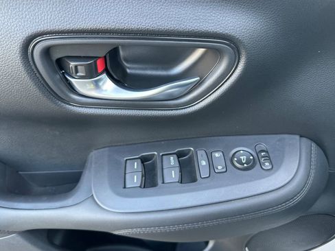 New 2026 Honda HR-V LX image 8