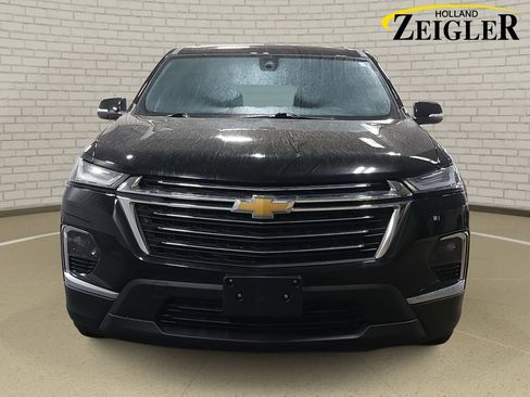 Used 2022 Chevrolet Traverse LT image 2