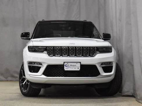 New 2025 Jeep Grand Cherokee Summit image 4