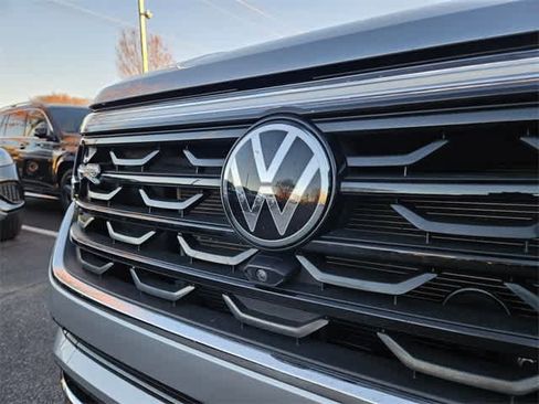 Used 2024 Volkswagen Atlas SEL Premium R-Line image 3