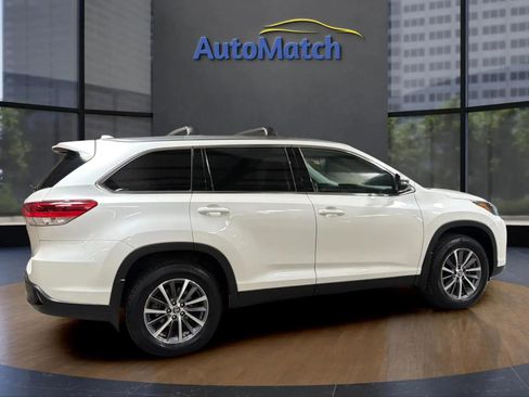 Used 2019 Toyota Highlander XLE AWD/4WD image 12