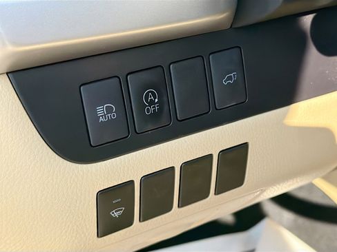 Used 2019 Toyota Highlander SE image 11