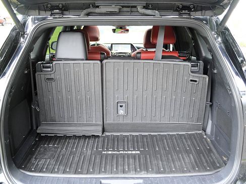 Used 2024 Toyota Highlander XSE AWD/4WD image 16