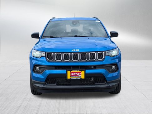 Used 2023 Jeep Compass Latitude w/ Convenience Group AWD/4WD image 2