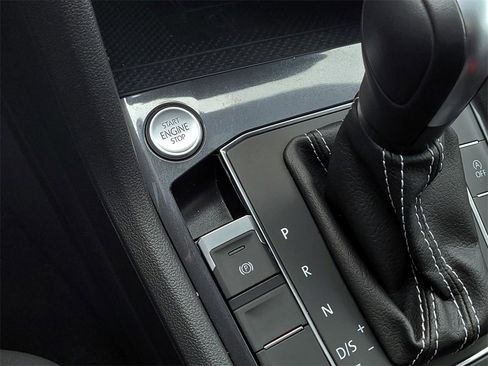 Certified 2021 Volkswagen Tiguan SE R-Line image 20