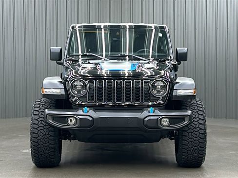 Used 2024 Jeep Wrangler Unlimited Rubicon 4xe w/ Technology Group image 8