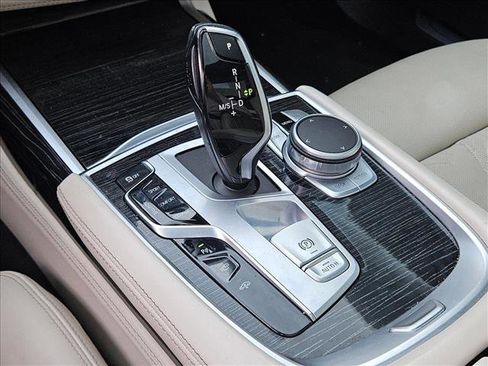 Used 2022 BMW 750i xDrive w/ M Sport Package image 14