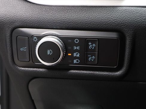 Used 2023 Ford Explorer XLT w/ Equipment Group 202A AWD/4WD image 28