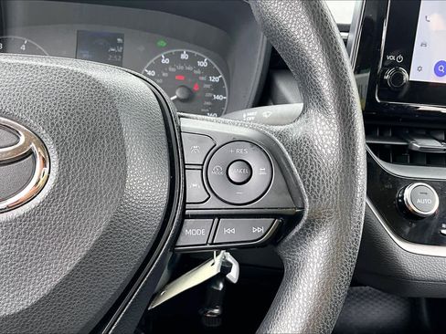 Used 2025 Toyota Corolla LE FWD image 23