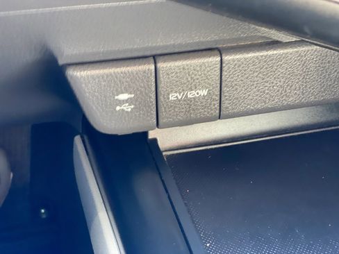 Used 2018 Toyota Camry SE image 40