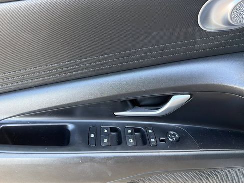 Used 2022 Hyundai Elantra SE FWD image 10