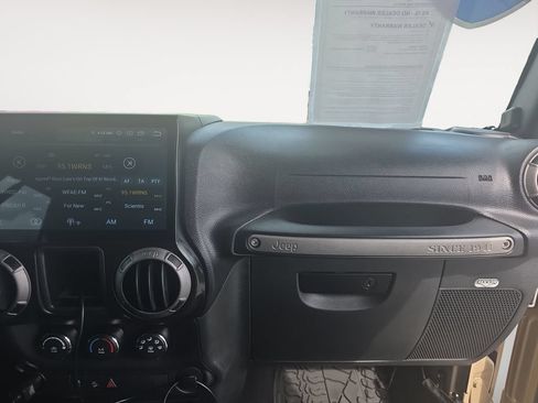 Used 2016 Jeep Wrangler Unlimited Sport w/ Connectivity Group AWD/4WD image 10