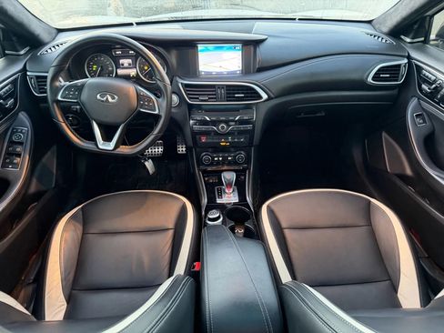 Used 2018 INFINITI QX30 Sport image 32