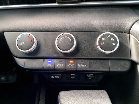 Used 2023 Hyundai Elantra SE w/ Preferred Accessory Package FWD image 14