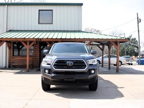 Used 2018 Toyota Tacoma SR5 image 3