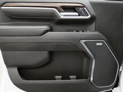 Used 2025 GMC Sierra 3500 SLT w/ SLT Premium Package image 14