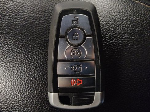 Used 2020 Ford Fusion Titanium AWD/4WD image 32