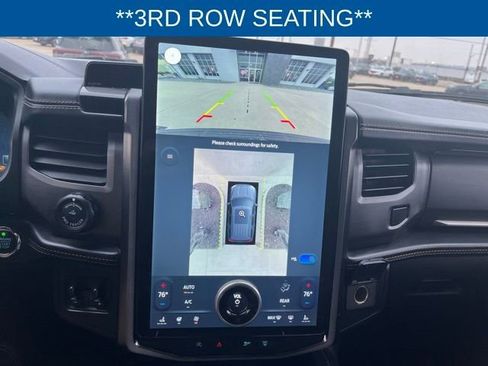 Used 2023 Ford Expedition Platinum image 11