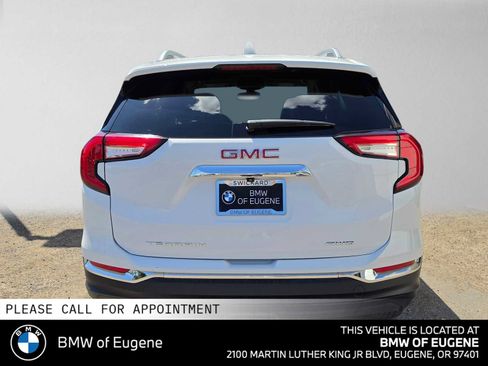 Used 2024 GMC Terrain SLT AWD/4WD image 4