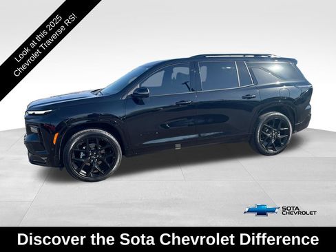 Used 2025 Chevrolet Traverse RS AWD/4WD image 1