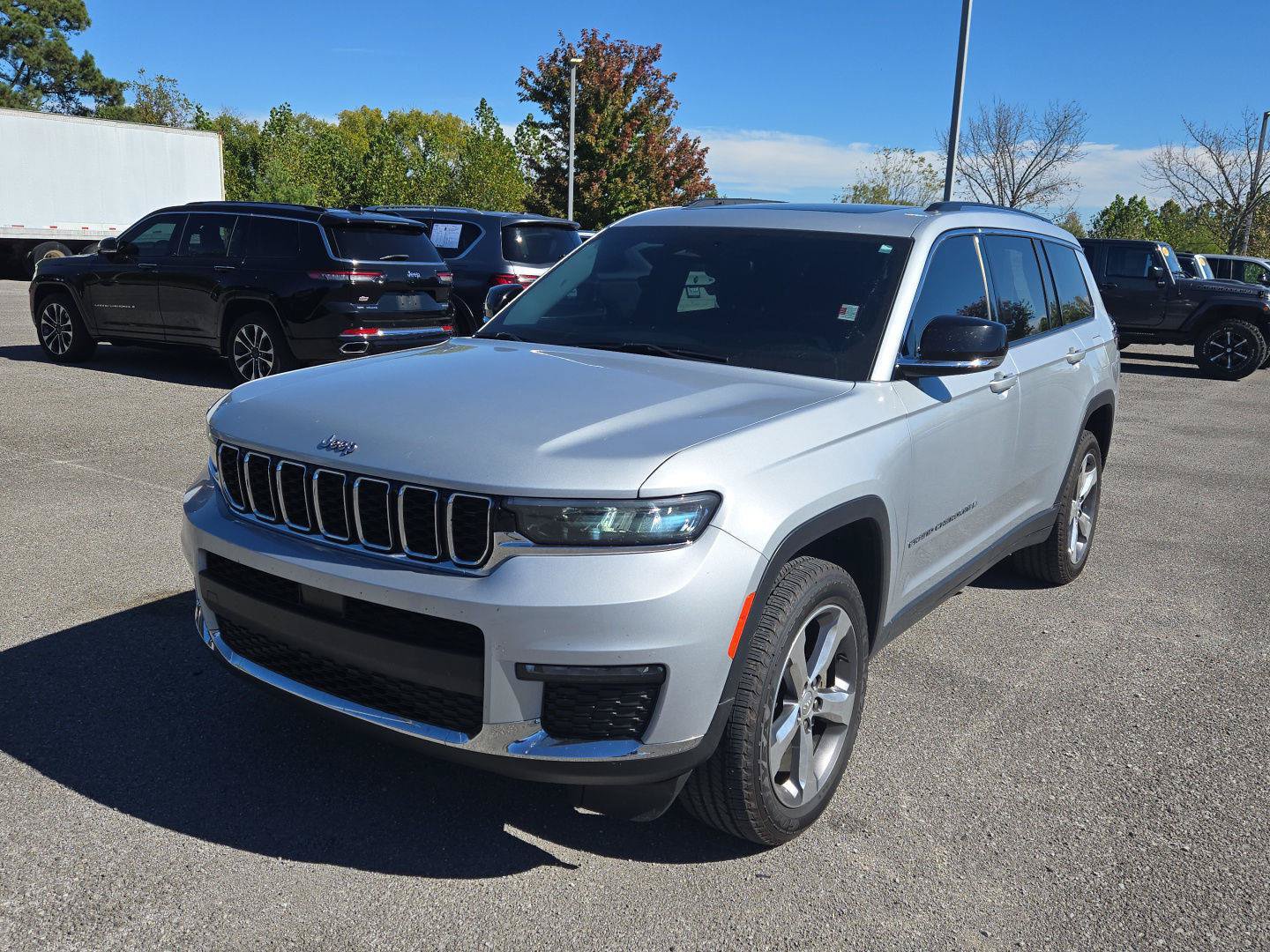 Used 2021 Jeep Grand Cherokee L Limited AWD/4WD image 3