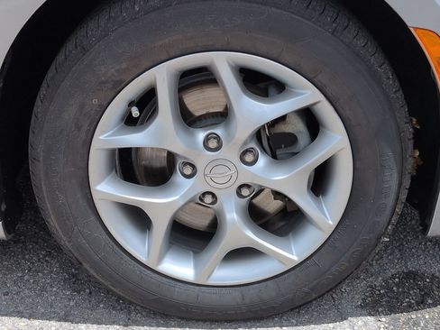 Used 2019 Chrysler Pacifica Touring-L Plus w/ Advanced Safetytec Group FWD image 11